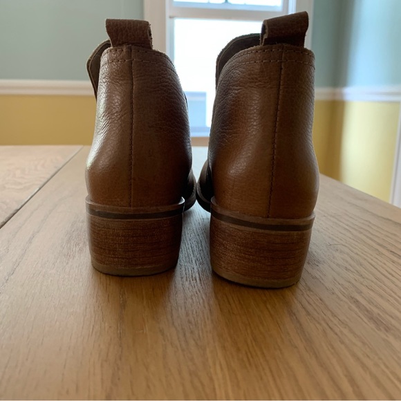 Tan Leather Booties size 7. New condition - Picture 3 of 4
